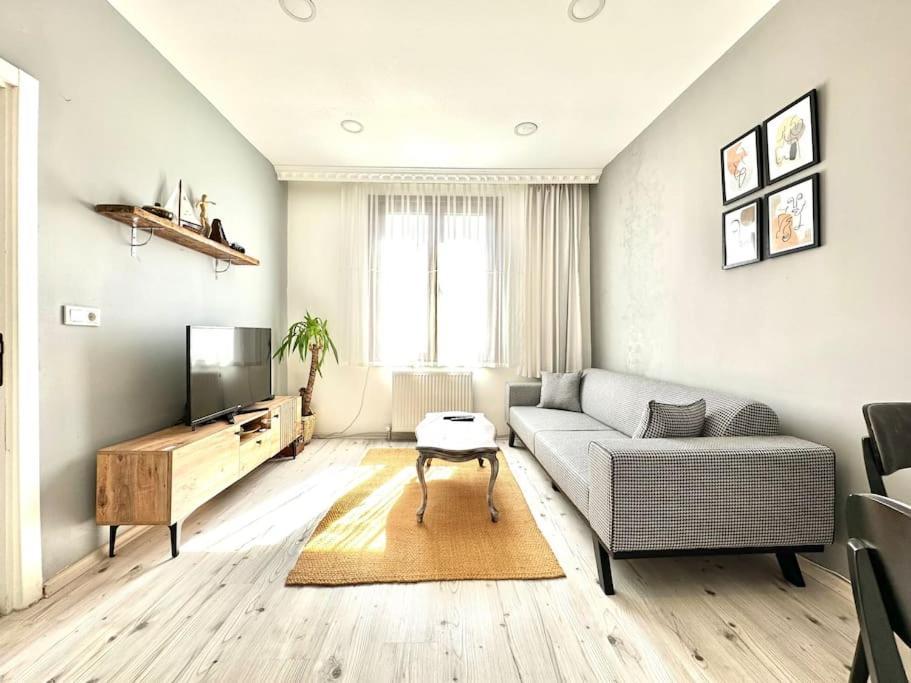 Appartamento Historical Comfy Flat In Beyoglu Tophane, Galata Provincia di Provincia di Istanbul Esterno foto